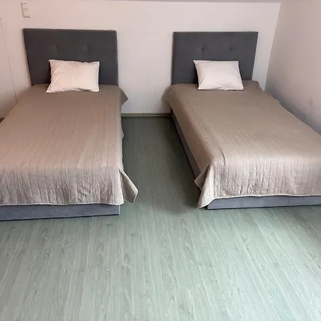 Villa Stolowa - Game - Bilard, Simracing, Arcade