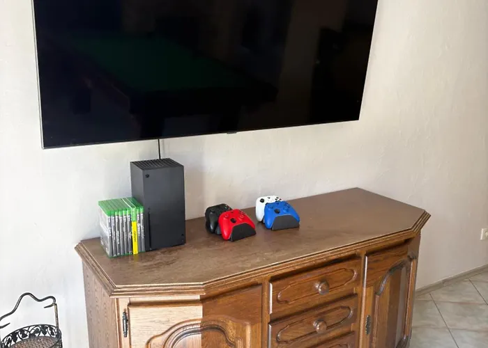 Villa Stolowa - Game - Bilard, Simracing, Arcade *