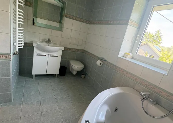 Villa Stolowa - Game - Bilard, Simracing, Arcade *